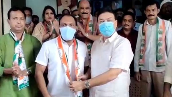 शिवसेना नेत्याने शिवबंधन सोडले, काँग्रेसचा हात हाती