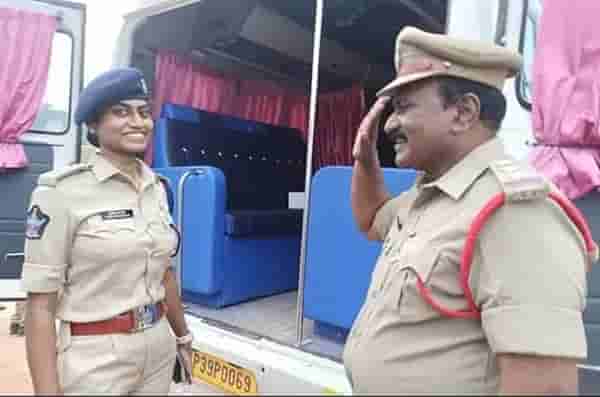 फौजदार बापाचा, DSP लेकीला ऑनड्युटी सॅल्युट