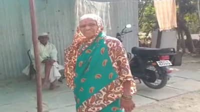 70 वर्षांच्या आजी थेट निवडणुकीच्या रिंगणात, गाव पुढाऱ्यांना अद्दल घडवण्याचा निर्धार