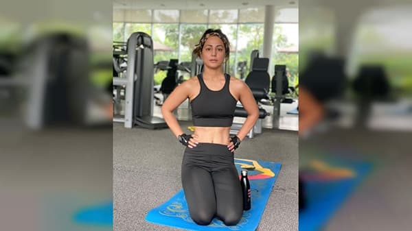 फिट आणि सुंदर दिसण्यासाठी तुमचे लाडके कलाकार जिम आणि योगा करतात.