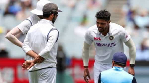 ऑस्ट्रेलियाविरुद्धच्या तिसऱ्या कसोटीसाठी भारतीय संघ सज्ज झाला आहे. एकीकडे दुखापतीचं ग्रहण, तर दुसरीकडे प्लेईंग इलेव्हनचं टेन्शन, अशा परिस्थितीत भारतीय संघ सिडनी कसोटीला सामोरं जात आहे.