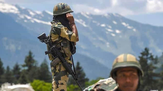 भारतासोबत युद्धाच्या तयारीत आहे ड्रॅगन? LAC वर तैनात केल्या तोफ