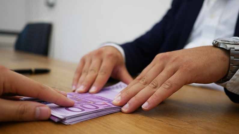 Loan Process | कर्ज घ्यायचा विचार करताय? मग ‘या’ 3 गोष्टींकडे लक्ष द्या... Loan Process | कर्ज घ्यायचा विचार करताय? मग ‘या’ 3 गोष्टींकडे लक्ष द्या...