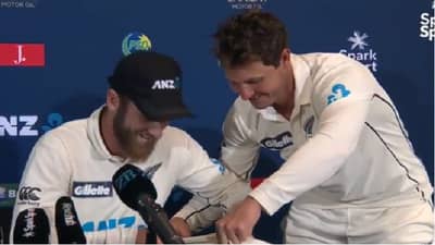 ...अन् पत्रकार परिषद सुरु असताना वॉटलिंगने विल्यमसनचा ऑटोग्राफ घेतला, जबराट व्हिडीओ ICC कडून शेअर!