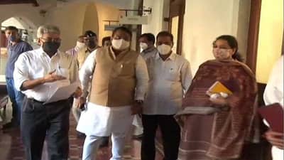 शिवसेनेची कोंडी करण्यासाठी काँग्रेस, राष्ट्रवादी भाजप एकवटले, गटनेत्यांकडून आयुक्तांची भेट