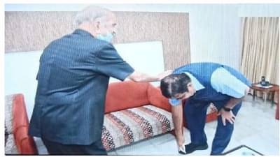 नितीन गडकरी सरांच्या भेटीला, मनोहर जोशींना वाकून नमस्कार