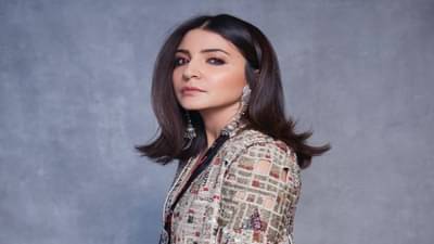 खाजगी आयुष्यात ढवळाढवळ करणाऱ्या फोटोग्राफरवर अनुष्का संतापली, दिली ताकीद