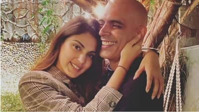 Photos | रिया चक्रवर्तीची मित्रांबरोबर पार्टी, दंगा आणि बरंच काही, सुशांतचे चाहते नाराज