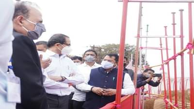 गोसेखुर्द प्रकल्पग्रस्तांनी मुख्यमंत्र्यांचा ताफा रोखला, मुख्यमंत्र्यांकडून कारवाईचं आश्वासन