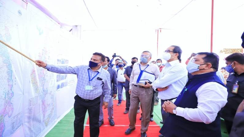 मुख्यमंत्री उद्धव ठाकरे आज पूर्व विदर्भाच्या दौऱ्यावर आहेत. भंडारा आणि चंद्रपूर जिल्ह्यातील सिंचन प्रकल्पांना त्यांनी भेट दिली. मुख्यमंत्र्यांनी गोसी खुर्द प्रकल्पाला भेट दिली.