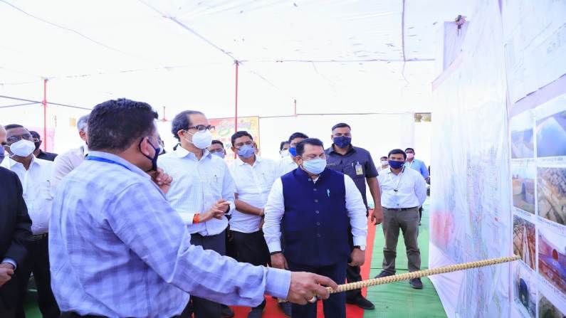 मुख्यमंत्री उद्धव ठाकरेंनी गोसी खुर्द धरण प्रकल्पाला भेट दिली, त्यावेळी मदत व पुर्नवसन मंत्री विजय वडेट्टीवार उपस्थित होते.