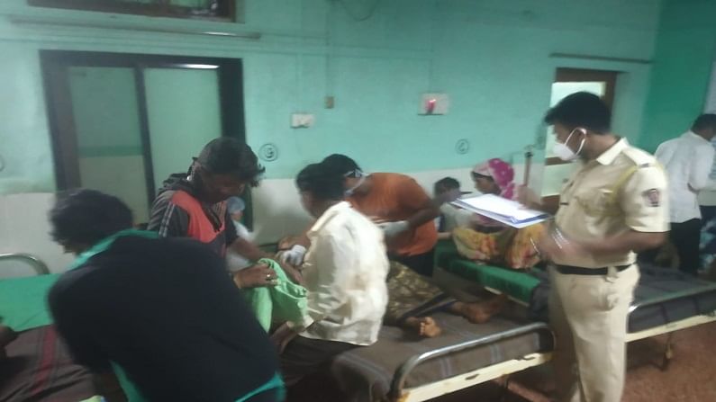 या लग्नकार्यासाठी रत्नागिरीतील खेड तालुक्यातील खवटी धनगरवाडी या ठिकाणाहून वऱ्हाड आले होते. 