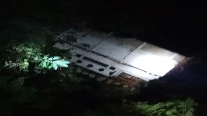 या दुर्घटनेत 34 जण गंभीर जखमी झाले असून तर 25 जण किरकोळ जखमी झाले आहे.