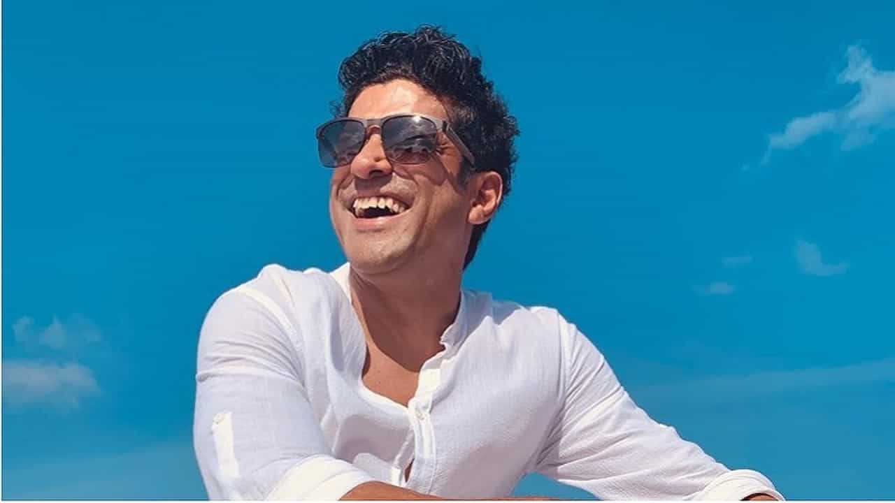 Farhan Akhtar | आईची धमकी आली कामी, पहिल्याच चित्रपटासाठी नॅशनल अवॉर्ड!