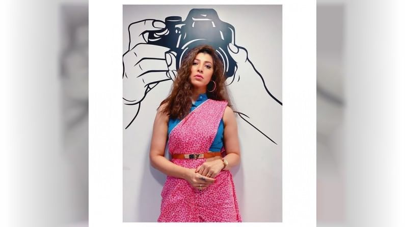 अभिनेत्री तेजस्विनी पंडित खास तिच्या स्टाईलसाठी ओळखली जाते. सोशल मिडीयावरही तेजस्विनी तिचे विविध लुक आणि फोटोशूट शेअर करत असते. 