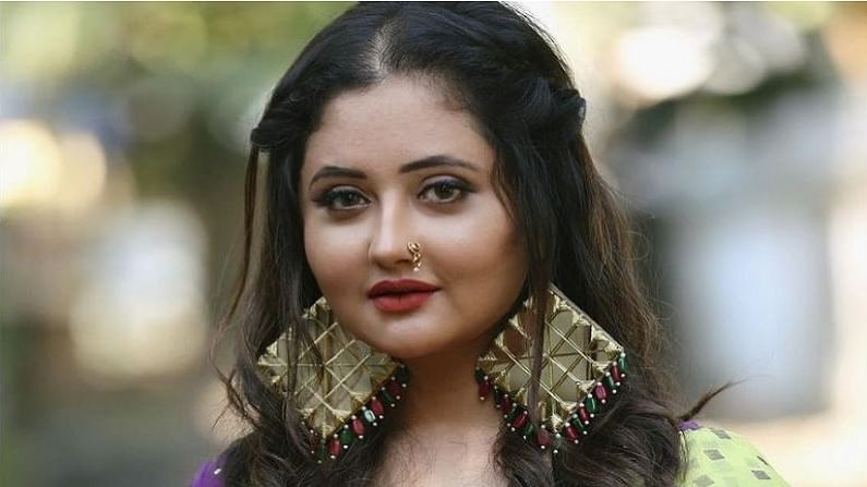 Bigg Boss | विकास गुप्ताला भेटण्यासाठी आलेल्या रश्मी देसाईकडून मोठी चूक, सोशल मीडियावर मागितली माफी! Bigg Boss | विकास गुप्ताला भेटण्यासाठी आलेल्या रश्मी देसाईकडून मोठी चूक, सोशल मीडियावर मागितली माफी!