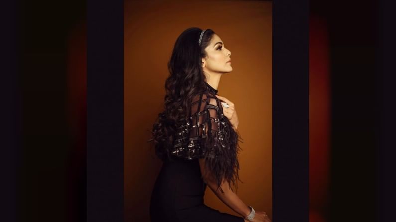 ती नेहमीच तिचे ग्लॅमरस फोटो सोशल मीडियावर शेअर करत असते. आता तिनं एक नवं फोटोशूट केलं आहे. 