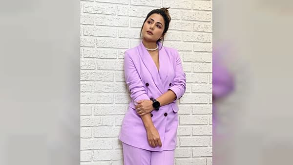 अभिनेत्री हीना खान सध्या सोशल मीडियावर मोठ्या प्रमाणात अॅक्टिव्ह असते. ती तिचे नवनवीन फोटो सोशल मीडियावर शेअर करत असते.