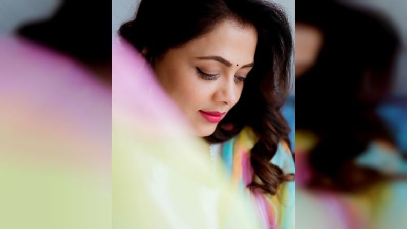 निखळ हास्य... सौंदर्य आणि उत्तम अभिनय यामुळे देशभरात प्रार्थनाचे अनेक चाहते आहेत.