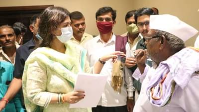 पंकजाताईंविरोधात पुड्या कोण सोडतंय? त्या कसं उत्तर देतायत?; वाचा बित्तंबातमी!