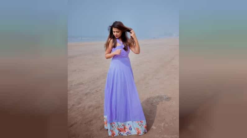 अभिनेत्री प्रार्थना बेहरे नेहमी नवनवीन फोटोशूट करत असते. आता तिनं जांभळ्या रंगाच्या सुंदर ड्रेसमध्ये फोटोशूट केलं आहे.