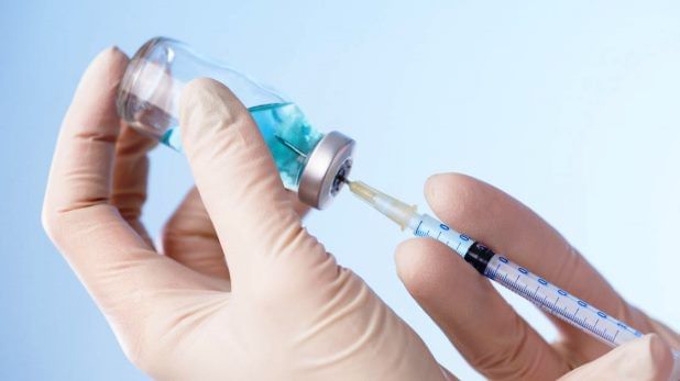 COVID 19 Vaccine:  लस घेतल्याच्या दुसऱ्याच दिवशी वॉर्डबॉयचा मृत्यू