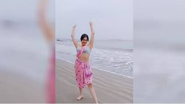 सहावारी साडी नेसून अदा शर्मा समुद्रकिनारी, कार्टव्हील उडी पाहून चाहते हैराण!