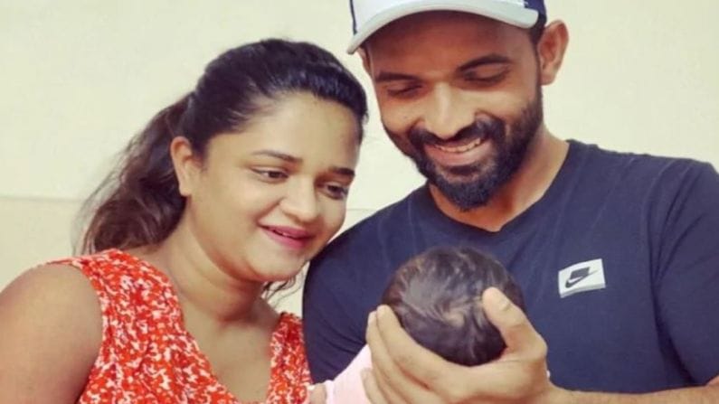 नुकताच अजिंक्य रहाणेही मुलीचा वडील झाला. त्याच्या मुलीचं नाव आर्या आहे.