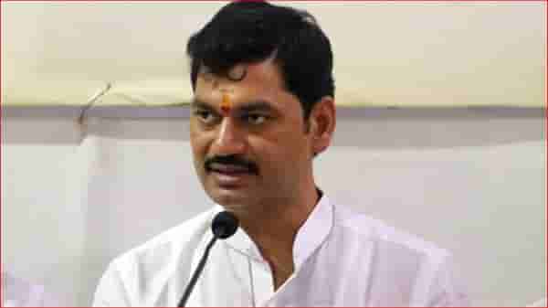 धनंजय मुंडेंवर गंभीर आरोप; काँग्रेसची पहिली प्रतिक्रिया
