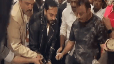 Viral Video | भारताच्या नकाशाच्या आकाराचा केक, त्यावर छोटा राजनचा फोटो, भाईचा बड्डे म्हणत समर्थकांकडून जल्लोष