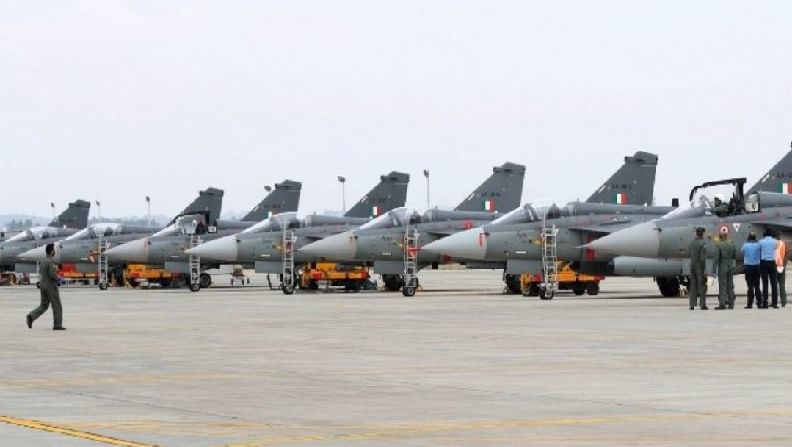 चीन, पाकिस्तानशी लढण्यासाठी भारताचं मोठं पाऊल, 83 तेजस लढाऊ विमानं खरेदी करणार