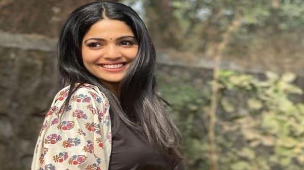 अभिनेत्री पूजा सावंत सध्या सोशल मीडियावर मोठ्या प्रमाणात अॅक्टिव्ह असते. ती नेहमी नवनवीन फोटो सोशल मीडियावर शेअर करत असते.