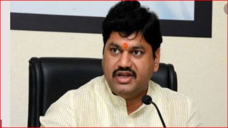 धनंजय मुंडेंवरचं राजीनाम्याचं गंडांतर तूर्तास टळलं; राष्ट्रवादीची वेट अँड वॉच भूमिका धनंजय मुंडेंवरचं राजीनाम्याचं गंडांतर तूर्तास टळलं; राष्ट्रवादीची वेट अँड वॉच भूमिका