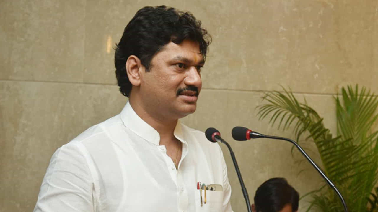 मुंडे प्रकरणावर बीड जिल्ह्यातील स्थानिक वर्तमानपत्रात काय?; वाचा बित्तंबातमी