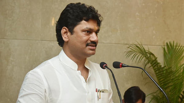 मुंडे प्रकरणावर बीड जिल्ह्यातील स्थानिक वर्तमानपत्रात काय?; वाचा बित्तंबातमी
