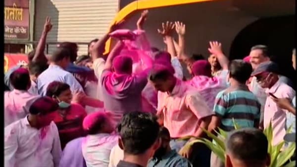 राज्यातील 34 जिल्ह्यांमध्ये 12 हजार 711 ग्रामपंचायतींच्या सार्वत्रिक निवडणुका पार पडल्या. या सर्व ग्रामपंचायत निवडणुकांची मतमोजणी होते आहे.