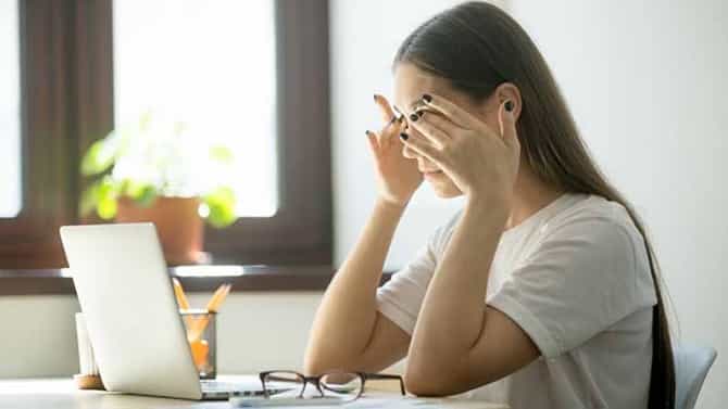 तासन् तास लॅपटॉपवर काम करून डोळे दुखतायत? ‘हे’ उपाय नक्की करून पाहा!