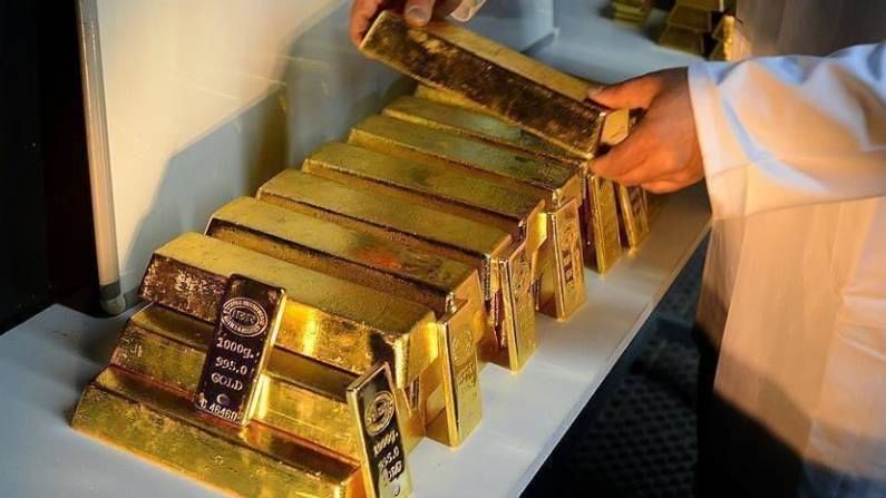 Gold Price Today : सोन्याच्या भावांमध्ये मोठी घसरण, जाणून घ्या आजचे ताजे भाव