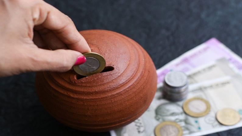 कमी पैशात PNB मध्ये करा सुरक्षित गुंतवणूक; एकाच खात्यामध्ये आकर्षक व्याज, कर्जाची सुविधा कमी पैशात PNB मध्ये करा सुरक्षित गुंतवणूक; एकाच खात्यामध्ये आकर्षक व्याज, कर्जाची सुविधा