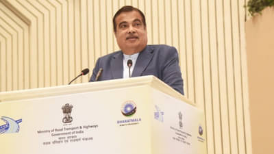 अनुभवाने सांगतो, ड्रायव्हरचे डोळे खासगी डॉक्टरांकडूनच चेक करून घ्या; गडकरींचा राजनाथ सिंह यांना सल्ला