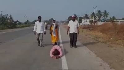 Pandharpur Garmpanchayat election : गुलाल लागला, पठ्ठ्यानं 20 कि.मी. दंडवत घातला, पंढरपुरातून एक नंबर बातमी