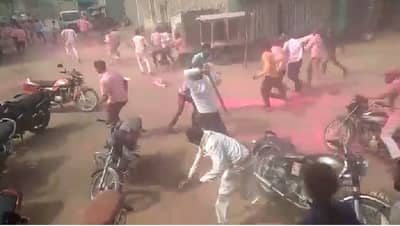 चाळीसगावात ग्रामपंचायत निकालाचा राडा, ऐन गुलालात लाठ्या काठ्यांची उधळण