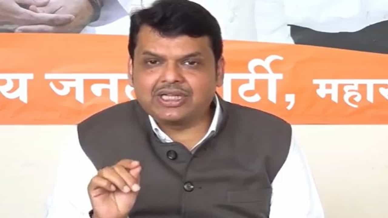 वीज बील माफीसाठी पैसे नाहीत, मग 5 हजार कोटीची बिल्डर्सना सुट कशी-फडणवीस