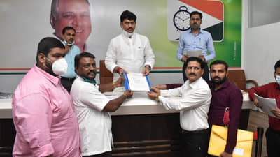 चेहऱ्यावर ताण-तणाव... पण धनंजय मुंडेंचा द शो मस्ट गो ऑन