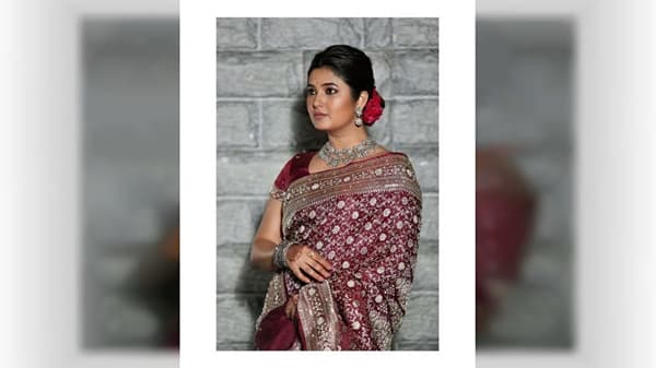 अभिनेत्री प्राजक्ता माळी सध्या सोशल मीडियावर मोठ्या प्रमाणात अॅक्टिव्ह असते. ती सतत नवनवीन फोटोशूट शेअर करत असते.