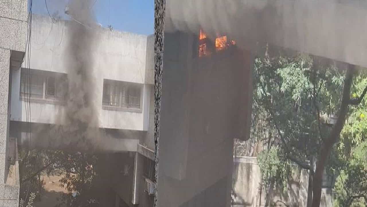 Nashik Municipal Corporation Building Fire :  नाशिक महापालिकेच्या इमारतीत आग