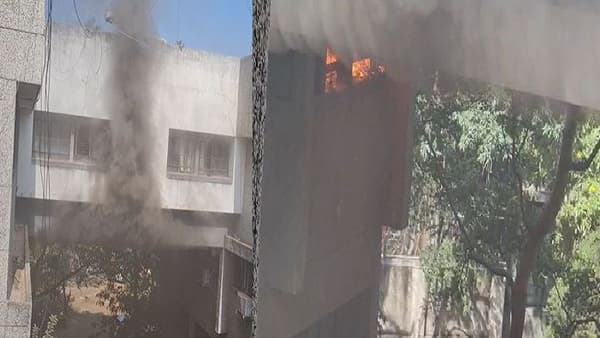 Nashik Municipal Corporation Building Fire : नाशिक महापालिकेच्या इमारतीत आग