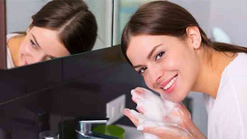 Skin Care | तुम्हीही चेहऱ्यावर साबण लावण्याची चूक करताय? वाचा याचे दुष्परिणाम...