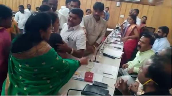 सांगली झेडपीत असे काय घडले? सगळे मेंबर अधिकाऱ्यावर धावले?