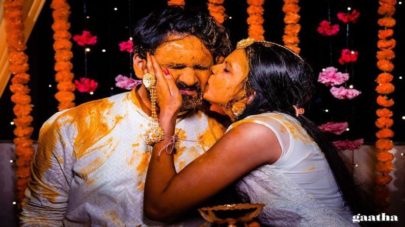 तर 'अरं हलद लागली. ?', ' Cant think of a better view.?'असे कॅप्शन देत रोमँटिक फोटो शेअर केले आहेत. 